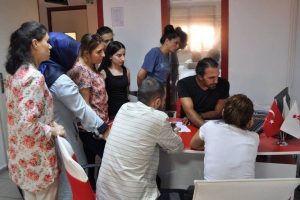 &Ouml;ğretmen adayları doğu ve batı ayrımı g&ouml;zetmiyor