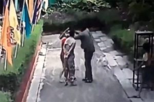 Eşinin y&uuml;z&uuml;ne kezzap attı!