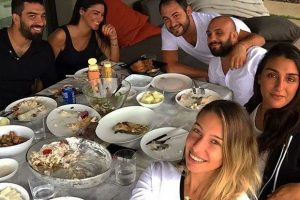 Aslıhan Arda'nın evinde misafir ağırlıyor...