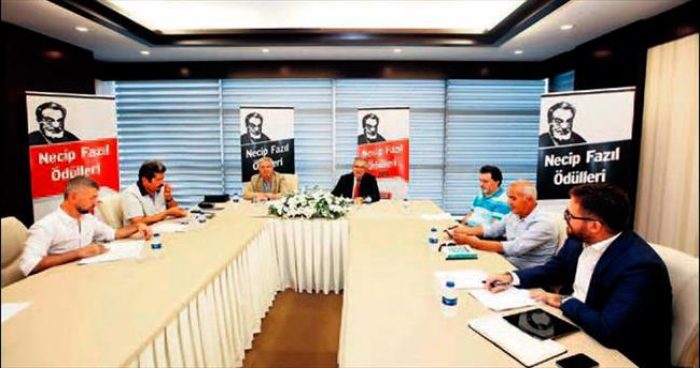 Necip Fazıl &Ouml;d&uuml;lleri sahiplerini buldu...