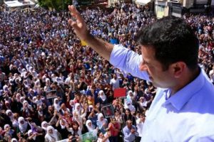 Demirtaş: Biz K&uuml;rt gen&ccedil;lerine asla savaşı, şiddeti &ouml;nermiyoruz