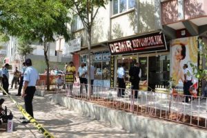 Sahibini t&uuml;fekle vurdular, kuyumcuyu soydular