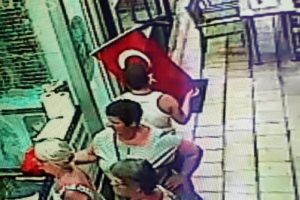 Turist &ccedil;ocuktan duygulandıran davranış