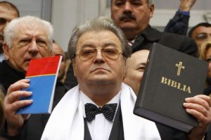 Romanya'nın aşırı sağcı lideri Corneliu Vadim Tudor &ouml;ld&uuml;