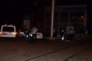 Madendeki g&ouml;&ccedil;&uuml;kten kurtuldu, trafik kazasında &ouml;ld&uuml;