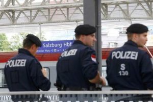Avusturya ve Slovakya da sınır kontrol&uuml;ne başlıyor