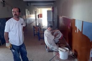 Veliler &ccedil;ocuklarının okulunu imece usul&uuml;yle yeniledi