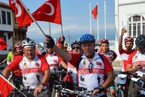''Kuruluştan kurtuluşa bisiklet turu' sporcuları Mudanya'da bayraklarla karşılandı