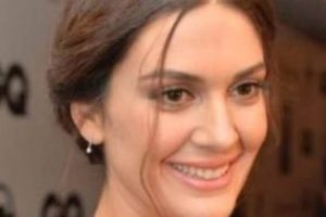 Berg&uuml;zar Korel'in 'makyajsız' g&uuml;zelliğinin sırrı...