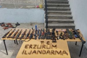 Ter&ouml;ristlerin aracından cephanelik &ccedil;ıktı