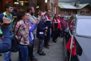 Rize'de Yeşil Yol toplantısında Vali'ye protesto