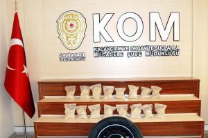 Yedek lastikten 8 kilo eroin &ccedil;ıktı
