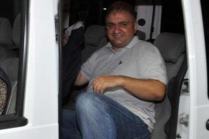 Eski hakim S&uuml;leyman Kara&ccedil;&ouml;l tutuklandı