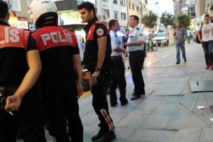 Yan bakma kavgasında vuruldu