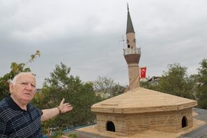 Bursa'da 600 yıllık caminin kubbesi restorasyon sırasında &ccedil;&ouml;kt&uuml;!