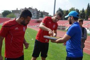 Balıkesirspor'a taraftarlardan baklavalı destek