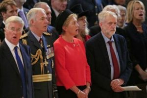 İş&ccedil;i Partisi lideri Corbyn'e 'milli marşı okumadı' eleştirileri