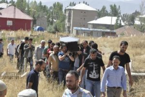 Patlamada &ouml;len tutuklu toprağa verildi