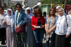 Barış İ&ccedil;in Kadın Dayanışma Grubu Cizre'de