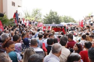 Şehit polis g&uuml;l suyu ve dualarla son yolculuğuna uğurlandı