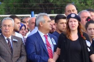 Şehidi kardeşi polis şapkasıyla karşıladı