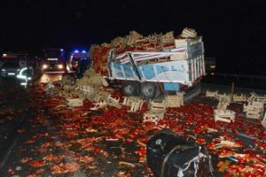 &Uuml;&ccedil; aracın karıştığı kazada 1 &ouml;l&uuml;
