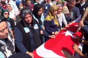Şehidin annesi ağlamaya izin vermedi