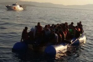 M&uuml;ltecileri taşıyan bot battı, 4 yaşındaki &ccedil;ocuk &ouml;ld&uuml;