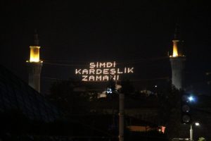 Bursa'da tarihi Ulu Camii'den kardeşlik mesajı!