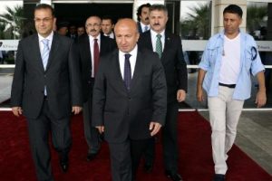 Bakandan şehit polisin ailesine ziyaret