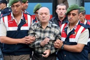 Annesinin &ouml;l&uuml;m&uuml;ne yol a&ccedil;an sanığa hapis