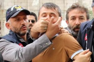 "Hepinizi eşek arılarına sokturacağım"