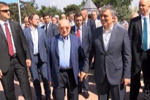 G&uuml;l'le motosikletli gencin ilgin&ccedil; diyaloğu