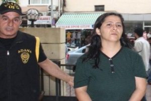 'Horluyor' diye eşini poşetle &ouml;ld&uuml;rd&uuml;