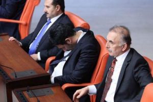 AK Parti'de Uğur Işılak aday g&ouml;sterilmedi