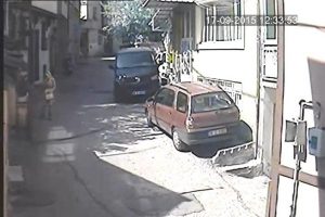 Bursa'da kadın &ouml;ğretmeni kandıran dolandırıcılar tutuklandı