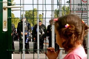 Avrupa'ya g&ouml;&ccedil; Schengen'i &ccedil;atırdatıyor
