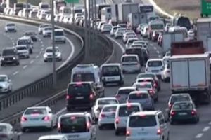 Tatil i&ccedil;in yola &ccedil;ıkan istanbullulara trafik s&uuml;rprizi