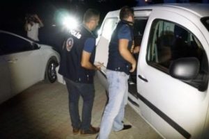 Eski cumhuriyet savcısı g&ouml;zaltına alındı