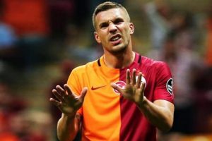Podolski kızağa &ccedil;ekiliyor