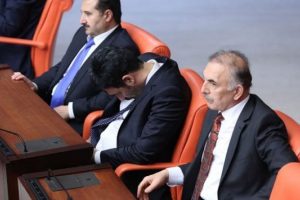 Işılak'ın yanındaki vekil Al&ccedil;elik de listeye giremedi