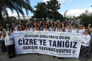 Kadınlar Cizre'ye yola &ccedil;ıktı