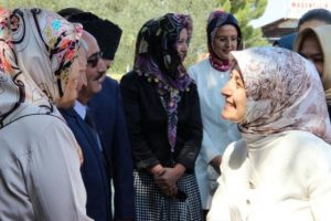 Davutoğlu maden şehitliğini ziyaret etti