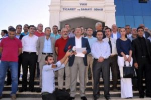 Kapık&ouml;y Sınır Kapısı'nın a&ccedil;ılmasını istiyorlar