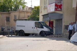 Hendek kazan PKK'lılar polisle &ccedil;atıştı