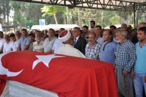 'Helallik' alınırken oğlunun bor&ccedil;larına kefil oldu