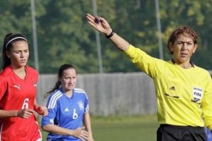 FIFA'dan T&uuml;rk kadın hakeme g&ouml;rev!