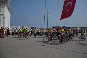 Bursa Nil&uuml;fer'den Mudanya'ya barış i&ccedil;in pedal &ccedil;evirdiler