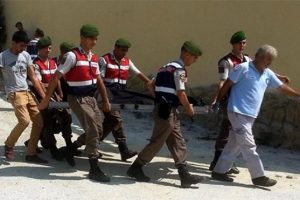 Alanya'da bar g&uuml;venlik&ccedil;ileri &ccedil;atıştı: 1 &ouml;l&uuml;, 1 yaralı