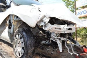 Bursa'da korkun&ccedil; kaza! Aracın motoru yola fırladı!